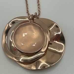 Elegant Gold Pendant Necklace